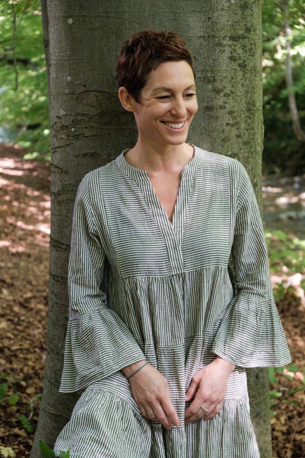 Yogalehrerin Tanja Forcellini im Wald